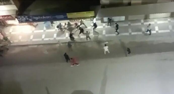 Pirsûs’ta esnafa saldırı