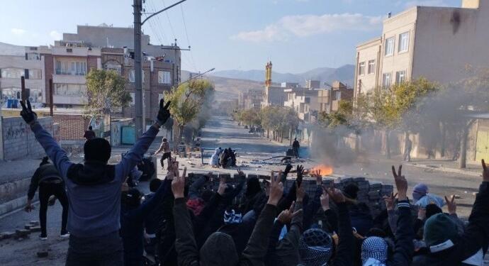 İran’da 5 Kürde hapis ve kırbaç cezası