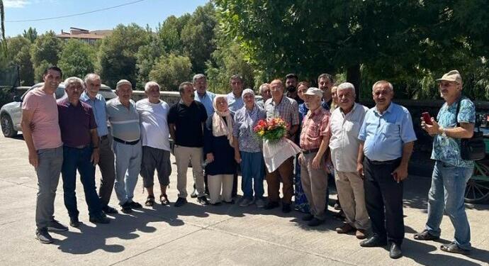 30 yıllık tutuklu Şanak memleketinde çiçeklerle karşılandı