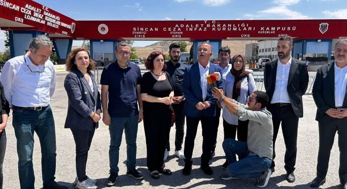 Akın: Arkadaşlarımız saray rejimini yargılıyor