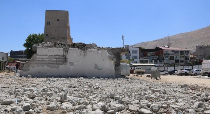 Depremzedelerin sağlığı tehlike altında: Su kesintisi, asbest ve toz