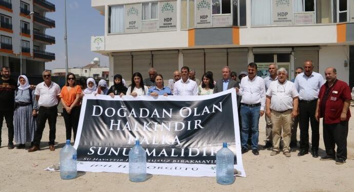 Aylardır devam eden su kesintilerini protesto ettiler