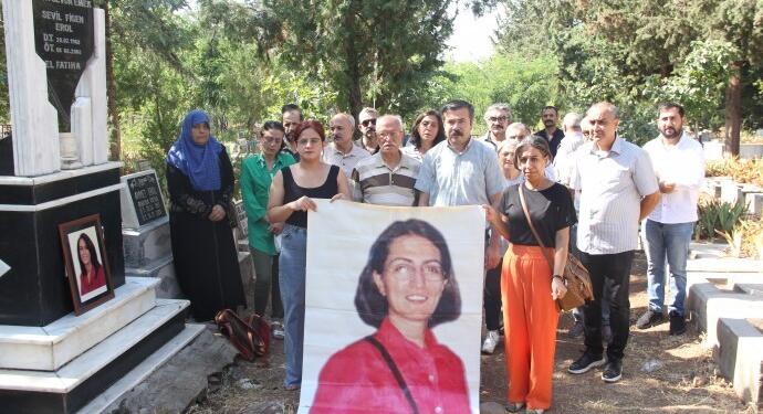 KESK kurucularından Erol mezarı başında anıldı