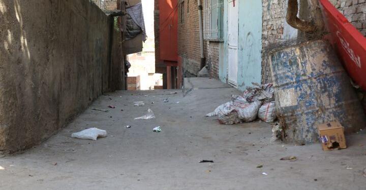 Amed halkı kayyumun toplatmadığı çöplerle boğuşuyor