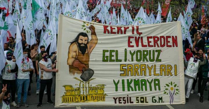 Gençler özel savaşa karşı nöbette!