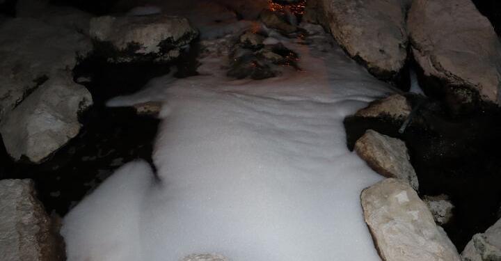 Çimento fabrikasının atıkları Wan Gölü’ne bırakılıyor!