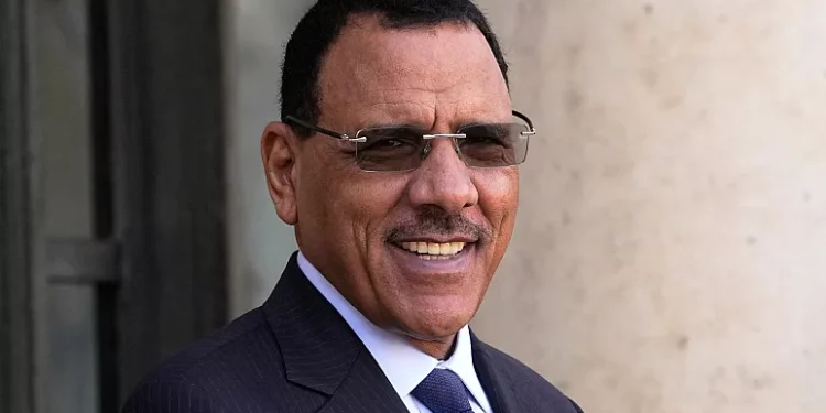 Nijer’in devrik Cumhurbaşkanı Bazum ‘vatana ihanet’ suçundan yargılanacak