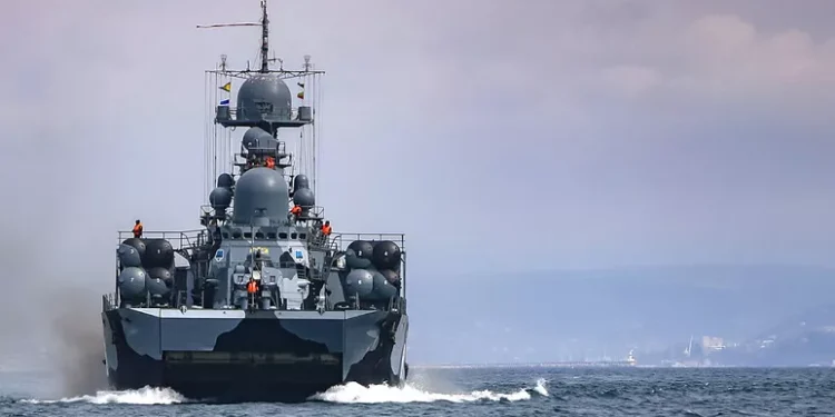 Rusya’ya ait savaş gemisi Karadeniz’de bir kargo gemisine ateş açtı