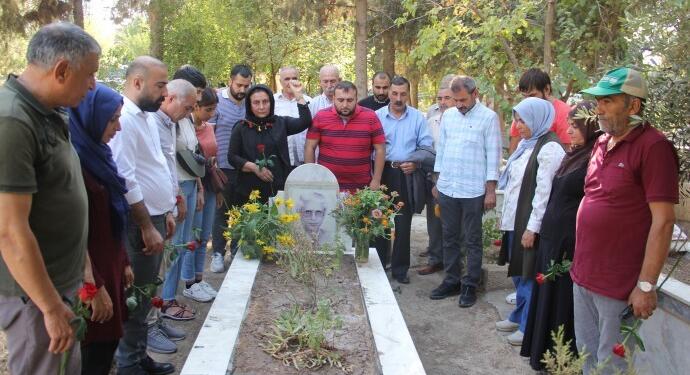 Gazeteci Hüseyin Deniz mezarı başında anıldı