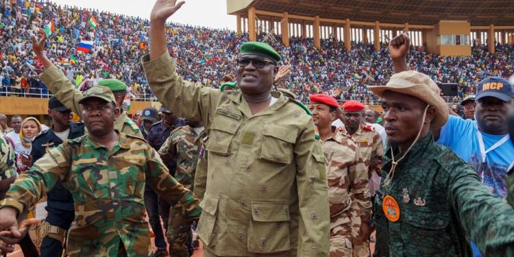 Mali ve Burkina Faso, Nijer’e savaş uçağı gönderdi