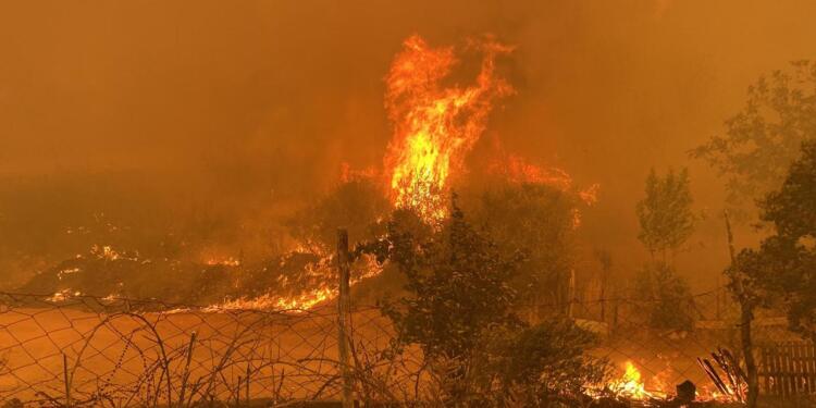 Çanakkale’de yangın yayılıyor: 9 köy tahliye edildi
