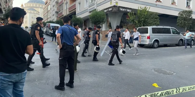 Güngören’de kahvehaneye silahlı saldırı: 1 ölü 2 yaralı