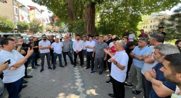 Îdir esnafı Yer Altı Çarşısı’nın yıkım kararını protesto etti