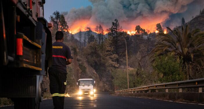 Kanarya Adaları’nda orman yangını: 5 köy boşaltıldı
