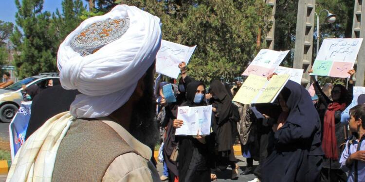 Afgan kadınlar, özgürlük düşmanı Taliban’a karşı direniyor