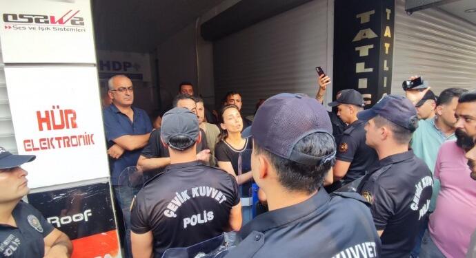 Saldırıya dair açıklama yapmak isteyen partililere müdahale