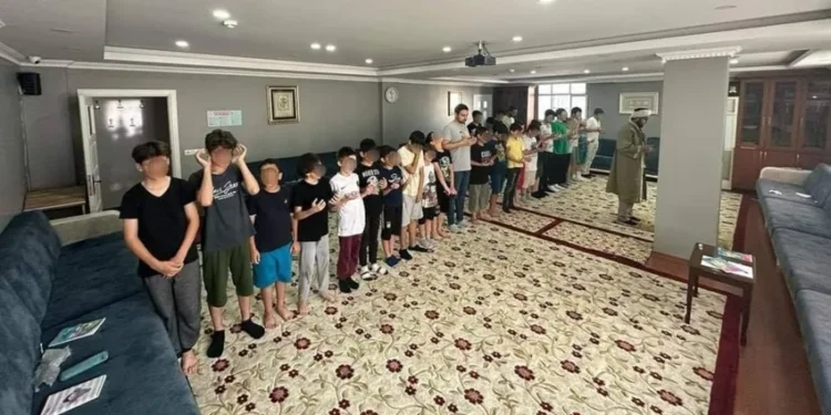 Devlet korumasındaki çocuklar tarikat kampına gönderilmiş