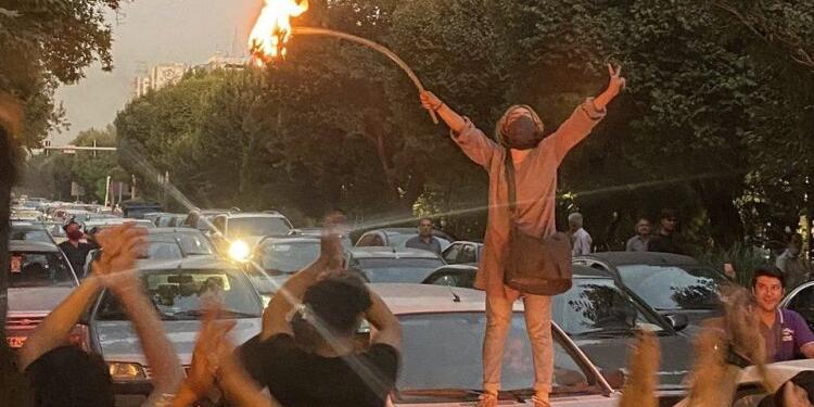 İran ‘zorunlu başörtüsü’ yaptırımlarını ağırlaştıran yasayı kabul etti