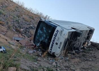 Erzirom’da kaza: 3 kişi hayatını kaybetti, 22 yaralı