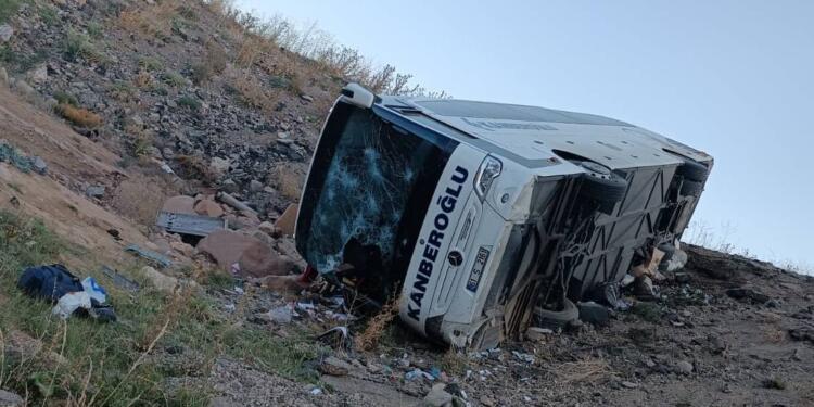 Erzirom’da kaza: 3 kişi hayatını kaybetti, 22 yaralı