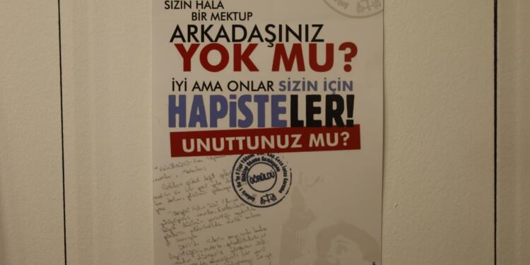 Siyasi tutsaklardan ‘Karanlıkta Kahkaha’ resim sergisi