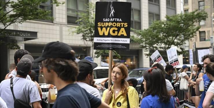 Hollywood’da süren tarihi grevde anlaşma sağlandı