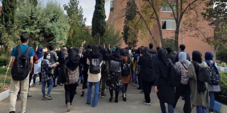 İran’daki üniversite öğrencilerinden ortak bildiri: Geri dönüyoruz