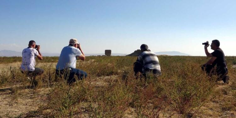 Wan Gölü’nde sular çekildi tarihi kale ortaya çıktı