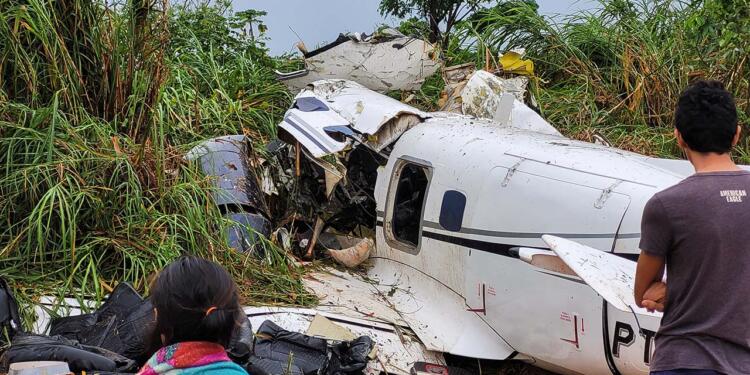 Brezilyalı turistleri taşıyan özel uçak Amazon ormanlarında düştü: 14 ölü