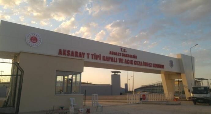 Cezaevi psikoloğu tutsaklara psikolojik baskı kuruyor