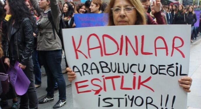 Av. Korkmaz: İktidar arabuluculukla kadının önüne engel koyuyor