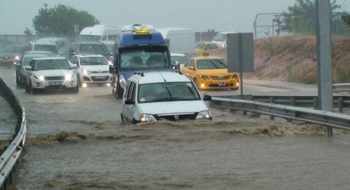 İstanbul’da selde yaşamını yitirenlerin sayısı 2’ye çıktı