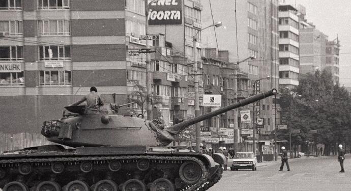 12 Eylül tanığı Öztüre: Darbe devam ediyor, AKP tekçiliği dayatıyor