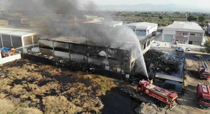 Fabrikada çıkan yangından sonra çevre felaketi yaşandı