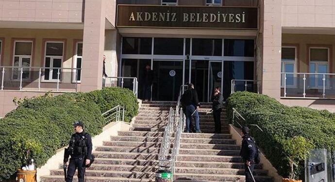 AKP’li Akdeniz Belediyesi: Proje yok, reklam var, hizmet yok, borçlanma var