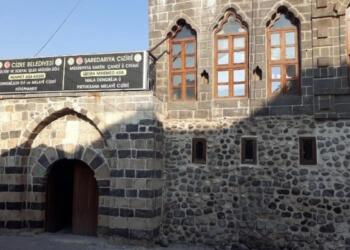 Kayyum tarihi Dengbêj Evi’ni ‘milli eğitime’ tahsis etti