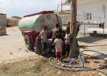 Fırat Nehri’ne komşu mahallede su yok