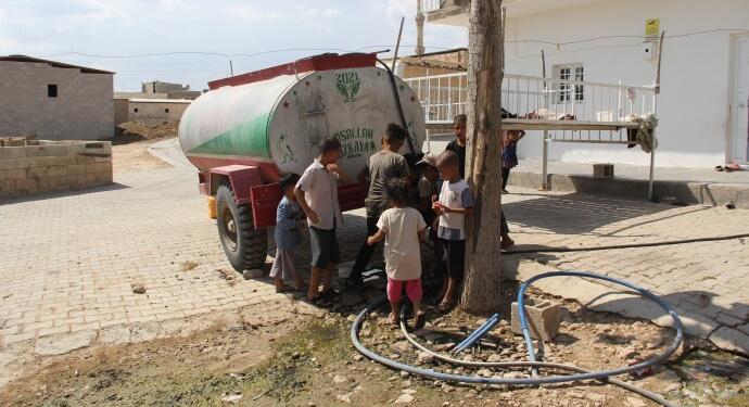 Fırat Nehri’ne komşu mahallede su yok