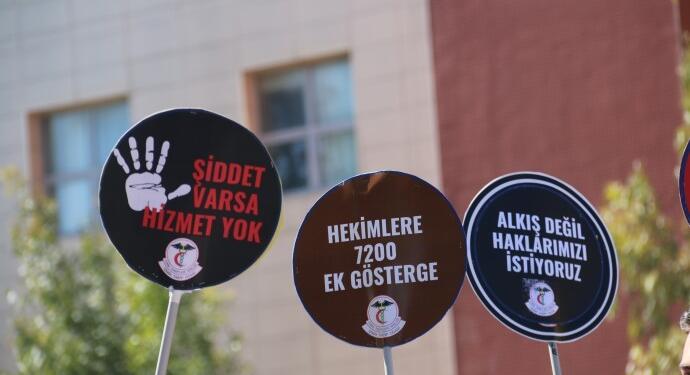 Riha’da sağlıkçılara şiddet: Önlem almayanlar sorumlu