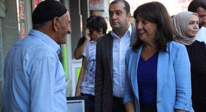 Yeşil Sol Parti milletvekillerinden Wan esnafına ziyaret