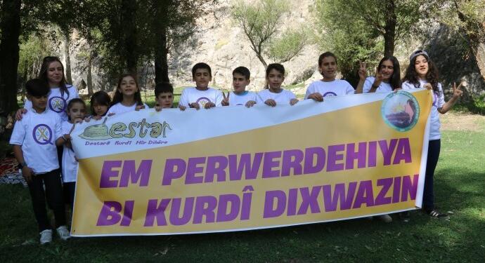 Kürtçe dil kursuna katılan 16 çocuk mezun oldu