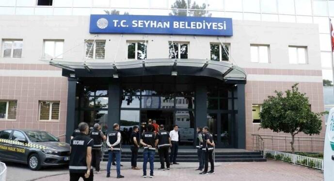 CHP’li belediyelere polis baskını