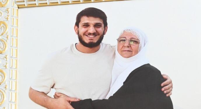 Penceredeki tel örgüye itiraz eden tutukluya hücre cezası