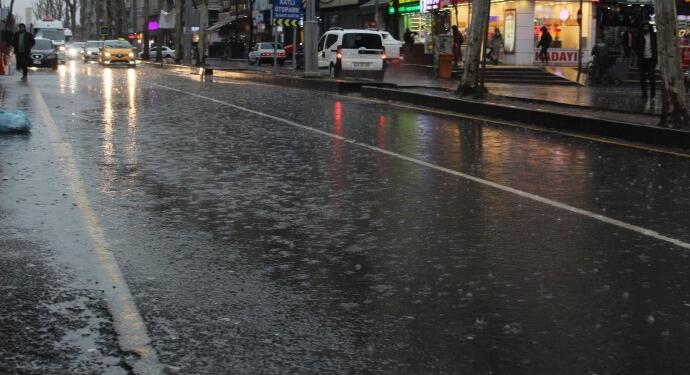 Meteorolojiden sağanak yağış uyarısı