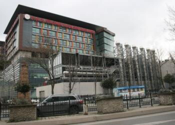 Hastane müdürü hastanede terzisine abiye diktirmeye çalıştı