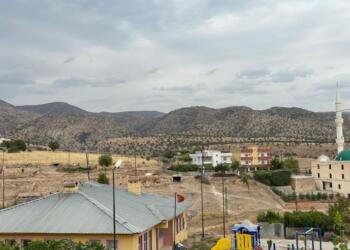 Bana abluka altında: Yurttaşların bahçelerine girmesi yasak