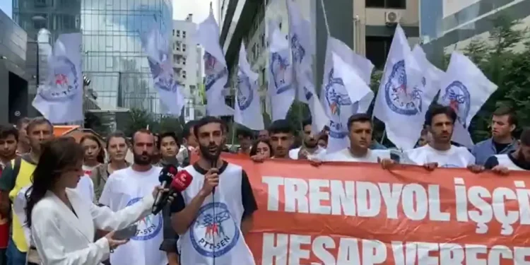 Trendyol depo işçileri genel merkezin önüne gitti