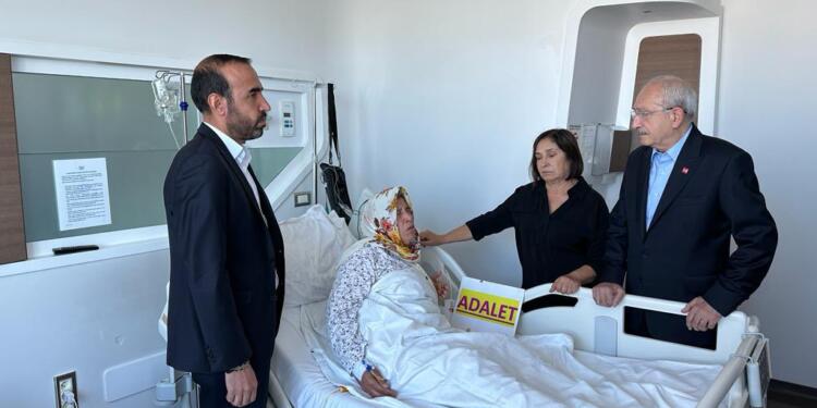 Kılıçdaroğlu, Emine Şenyaşar’ı hastanede ziyaret etti