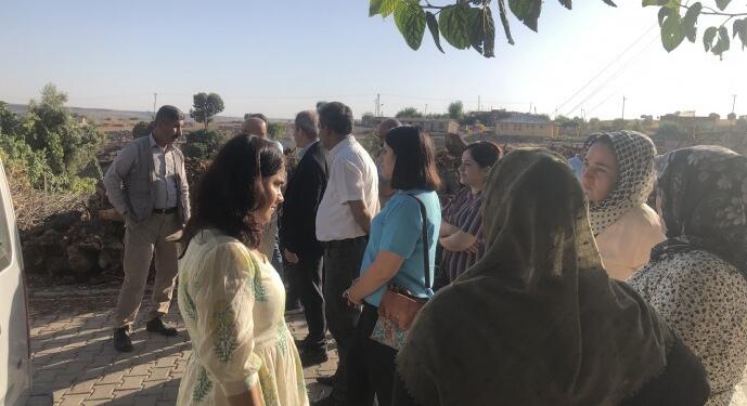 Yeşil Sol Parti heyetinden ablukadaki Bana köyüne ziyaret