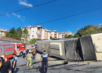 Başakşehir’de İETT otobüsü devrildi